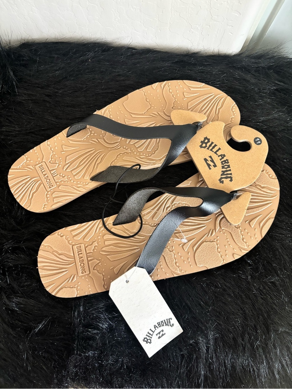 NWT Billabong Tan Textured Palm Leaf pattern Flip Flops w/Black Straps, Size 11